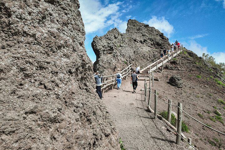 From Naples to Vesuvius: Bus, Ticket and Smart Audio Guide