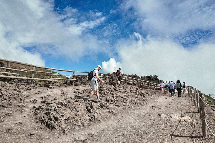 From Naples to Vesuvius: Bus, Ticket and Smart Audio Guide