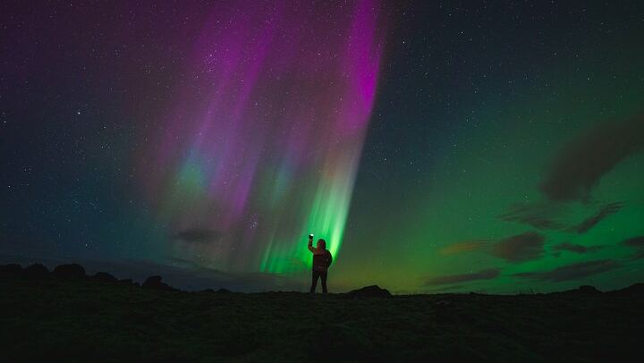 From Reykjavík: Evening Lava Tunnel Tour and Northern Lights Tour
