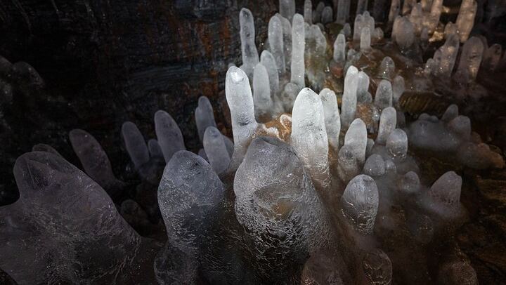 From Reykjavík: Evening Lava Tunnel Tour and Northern Lights Tour