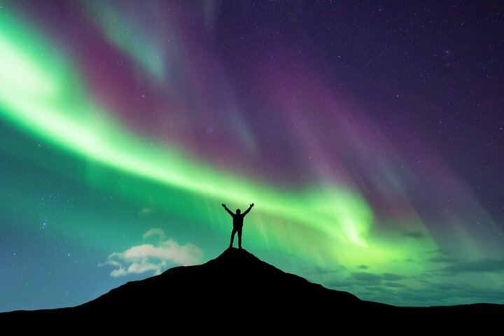 From Reykjavík: Evening Lava Tunnel Tour and Northern Lights Tour