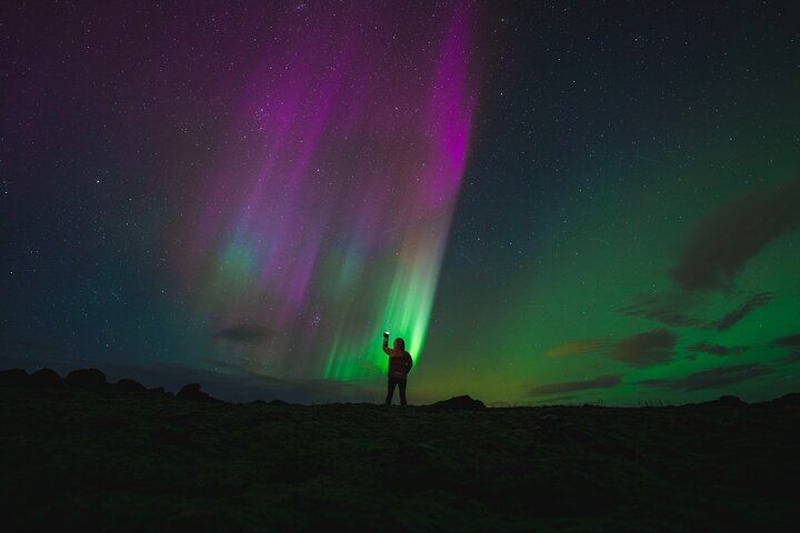 From Reykjavík: Evening Lava Tunnel Tour and Northern Lights Tour