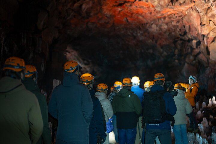 From Reykjavík: Evening Lava Tunnel Tour and Northern Lights Tour