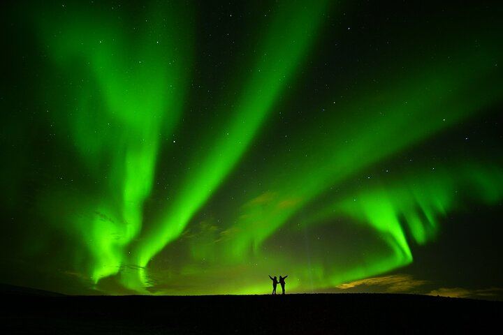 From Reykjavík: Evening Lava Tunnel Tour and Northern Lights Tour