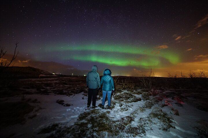 From Reykjavík: Evening Lava Tunnel Tour and Northern Lights Tour