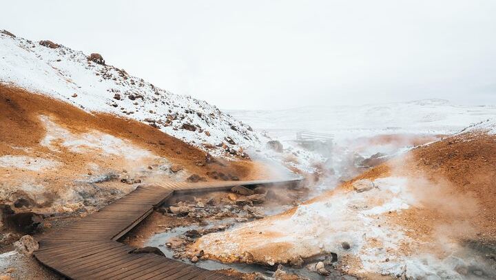 From Reykjavík: Reykjanes Lava Fields & Grindavík Minibus Tour
