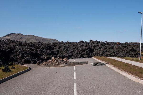 Reykjanes and Grindavík by Minibus, the Town the Lava Emptied