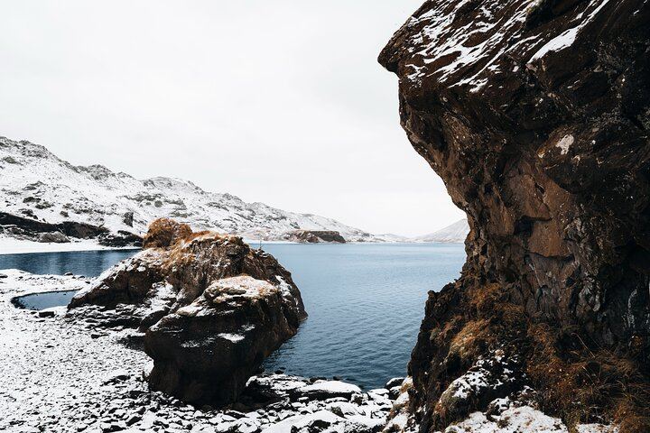 From Reykjavík: Reykjanes Lava Fields & Grindavík Minibus Tour