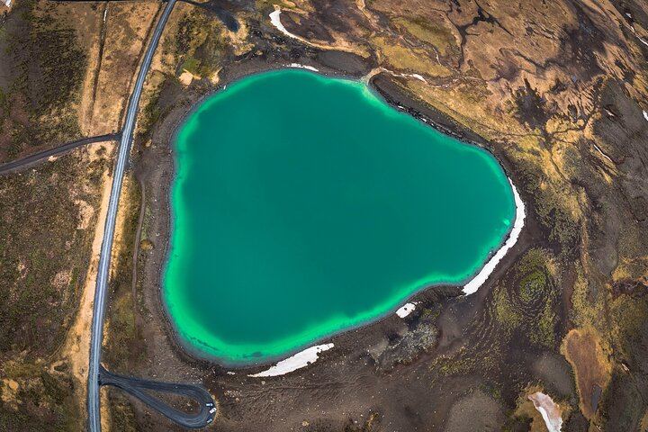 From Reykjavík: Reykjanes Lava Fields & Grindavík Minibus Tour