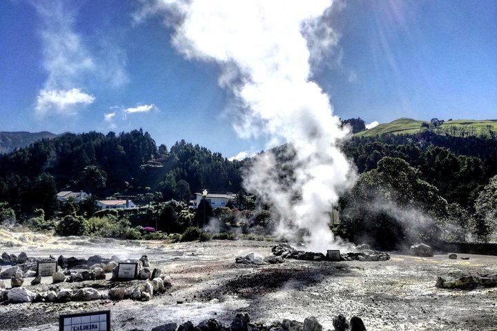 Full Day Jeep Tour Furnas with lunch (Cozido) and drinks included
