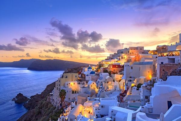 Santorini by Private Car: Oia, the Black Beach and the 1711 Monastery