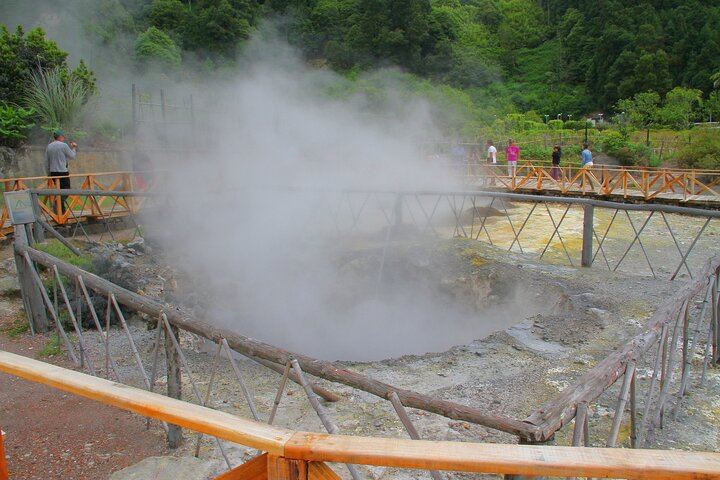 Furnas fumarolles, boilers and hot springs