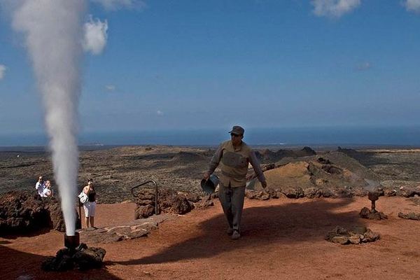 Ten Hours Across Lanzarote: El Golfo, Timanfaya, Jameos del Agua