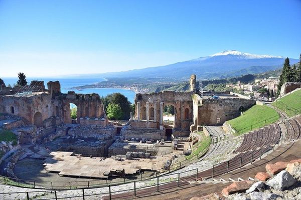 Etna and Taormina with Lunch in a Winery: Two Etna DOC Wines