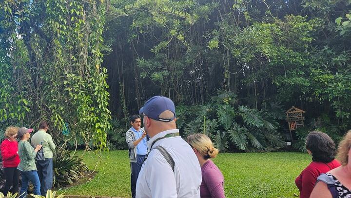 Guided tour in Lankester Biological Gardens