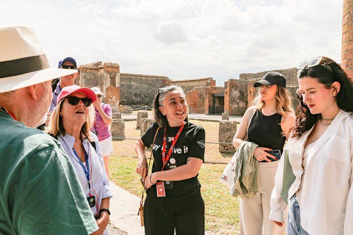 Guided tour in Pompeii