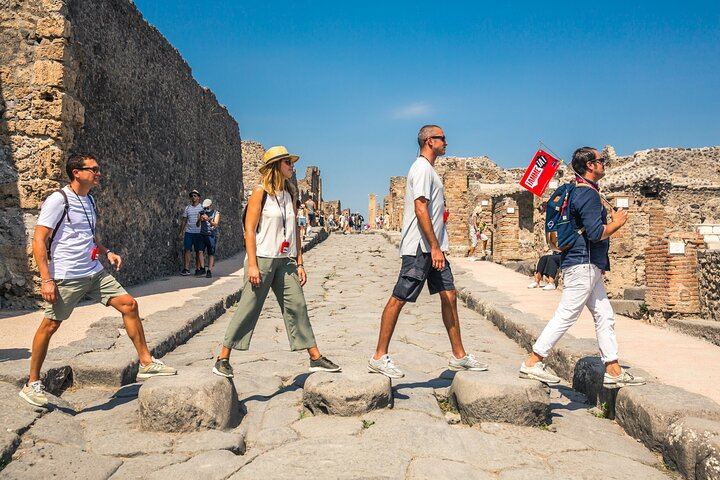 Guided tour in Pompeii