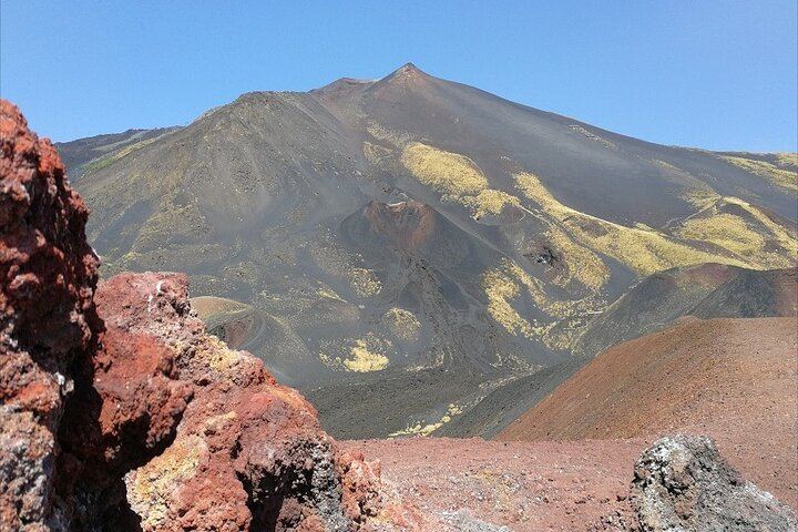 GUIDED WALKING AROUND THE CRATERS