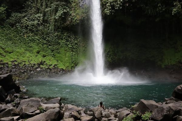 Half-Day Arenal: The Waterfall, the Volcano Trails and Lunch at Los Rodríguez