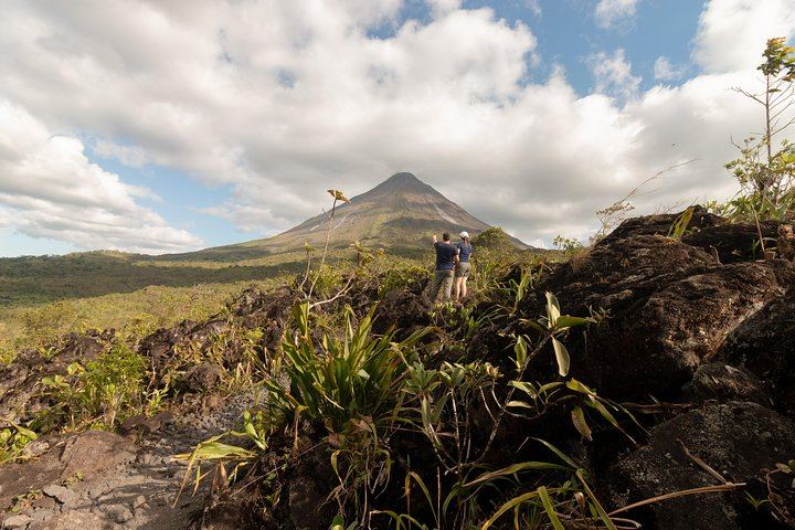 Half-Day Tour with La Fortuna Waterfall and Arenal Volcano Hike