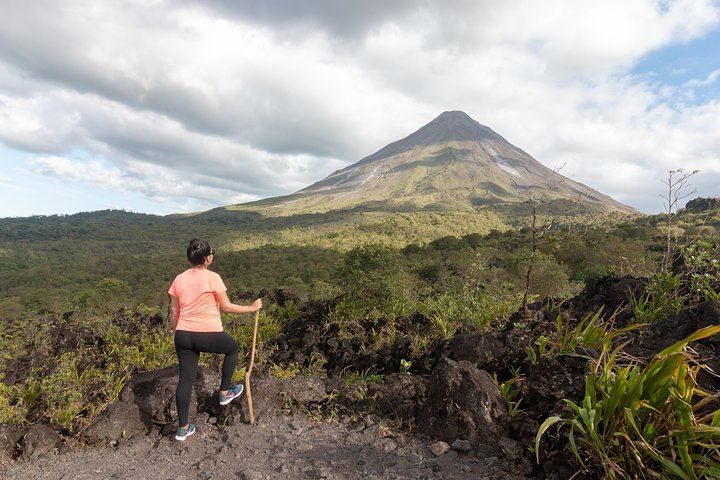 Half-Day Tour with La Fortuna Waterfall and Arenal Volcano Hike