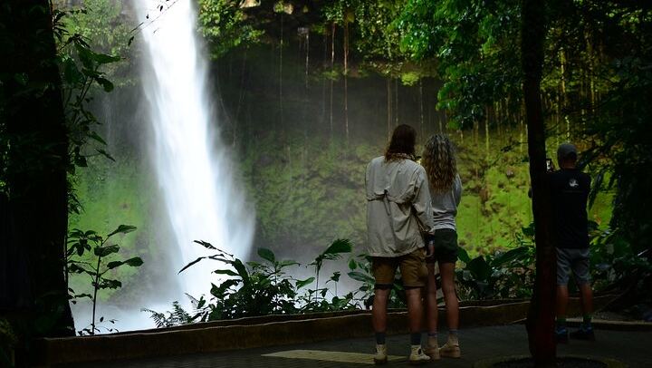 Half-Day Tour with La Fortuna Waterfall and Arenal Volcano Hike