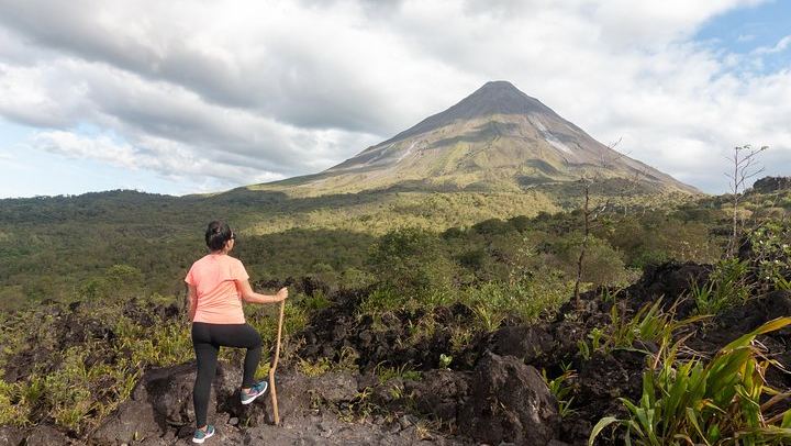 Half-Day Tour with La Fortuna Waterfall and Arenal Volcano Hike