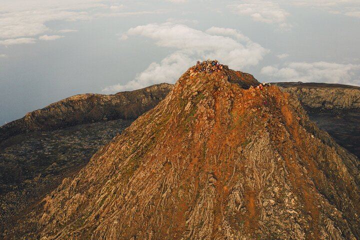 Hike Pico and Piquinho Peak 2351meters