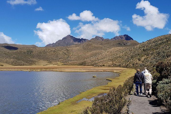 Hiking in Limpiopungo at 3894 above sea level.