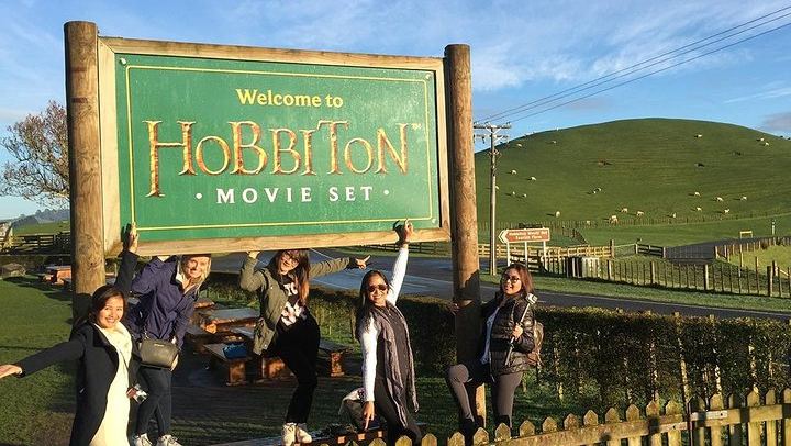Hobbiton & Rotorua including Te Puia Day Tour from Auckland