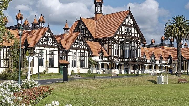 Rotorua Highlights Tour: Waiotapu, Hot Tubs & Lunch from Auckland