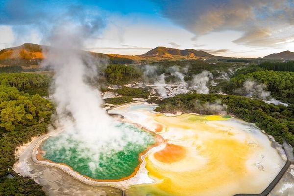 Auckland to Rotorua: Wai-O-Tapu, a Private Cedar Hot Tub, and Tirau's Corrugated Iron