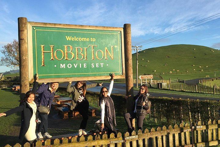 Hobbiton & Rotorua including Te Puia Day Tour from Auckland