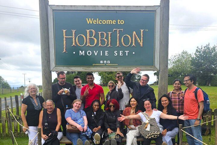 Hobbiton & Rotorua including Waiotapu Day Tour from Auckland