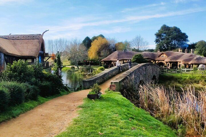 Hobbiton & Rotorua including Waiotapu Day Tour from Auckland