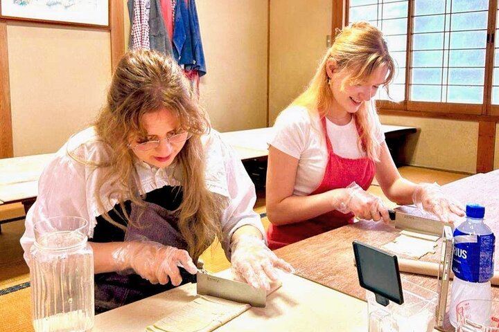Hoto noodle making