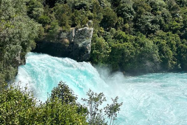 Private Day to Wai-O-Tapu, Huka Falls and Lake Taupo: 220 Cubic Metres a Second