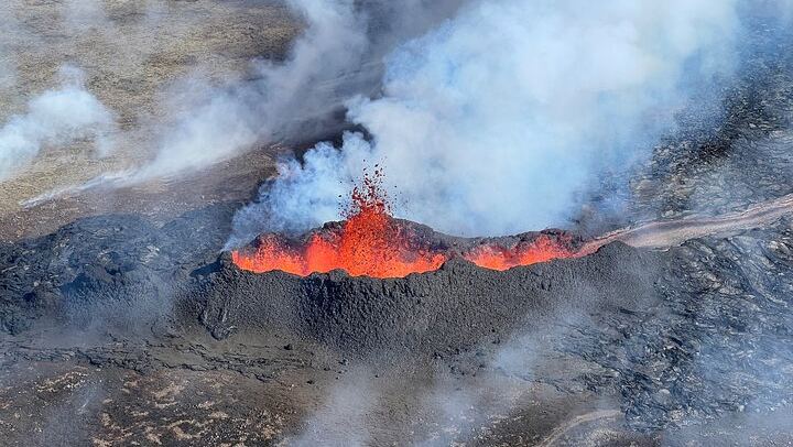 Iceland Volcanic Eruption Area Helicopter Tour from Reykjavík