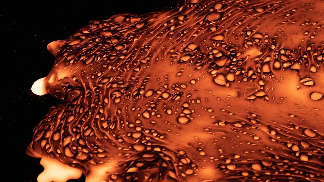 The Lava Show at Vík: 1,100 °C Poured Over Ice