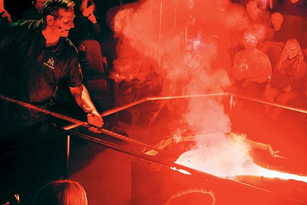The Lava Show at Vík: 1,100 °C Poured Over Ice