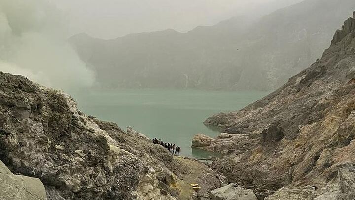 Ijen Crater Tour