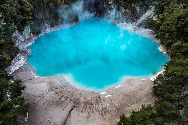Two Geothermal Parks Before Lunch: Wai-O-Tapu, Lady Knox at 10.15, Waimangu