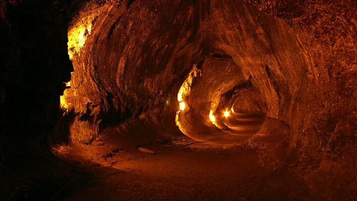Inside Nahuku (Thurston Lava Tube)