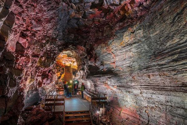 Raufarhólshellir Lava Tunnel with the Bus from BSÍ