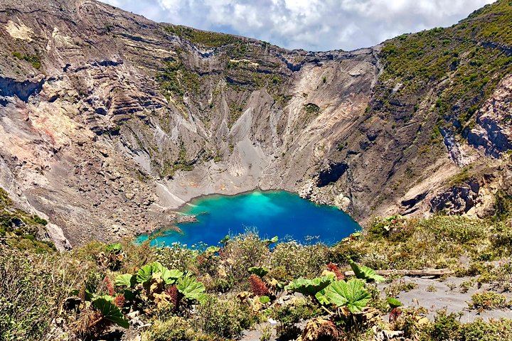 Irazu main crater