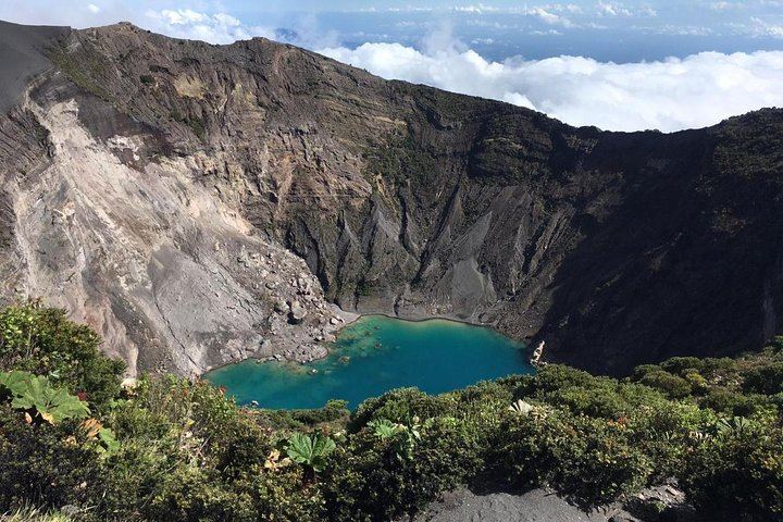 Irazú main crater