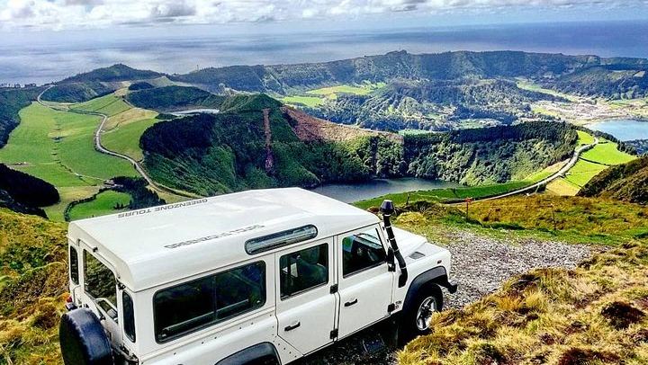 Jeep Tour Full Day Sete Cidades & Lagoa do Fogo with lunch and drinks included.