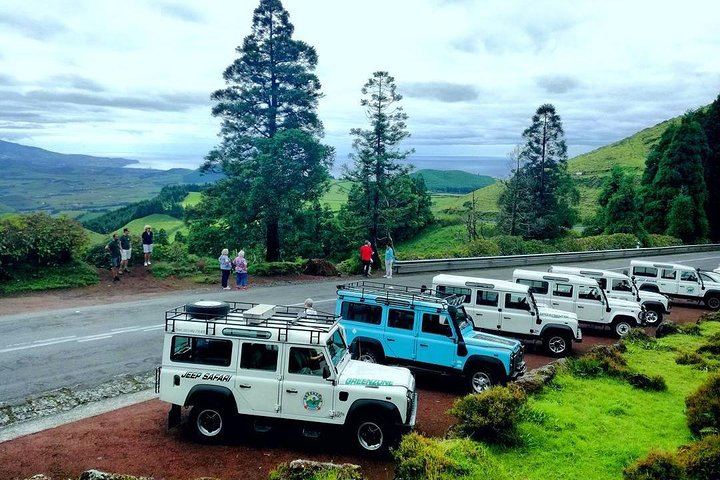 Jeep Tour Full Day Sete Cidades & Lagoa do Fogo with lunch and drinks included.