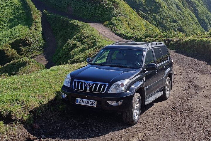 Jeep Tour Full Day Sete Cidades & Lagoa do Fogo with lunch and drinks included.