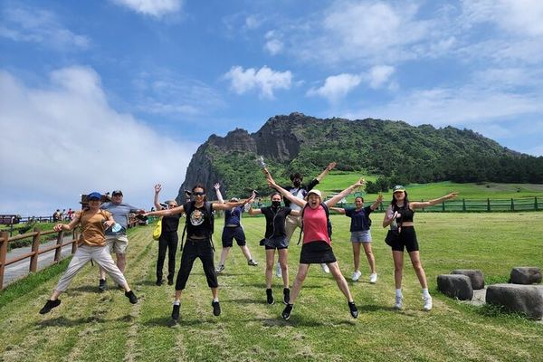 Jeju East UNESCO Day Tour: Manjanggul Cave, Seongsan Peak and the Haenyeo Divers